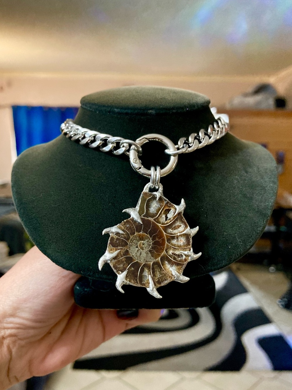 Genuine ammonite fossil shell with spikes on cuban chain choker necklace - Picture 13 of 15